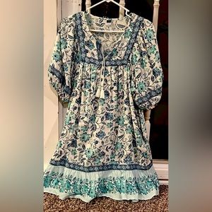 Old Navy size medium dress with pockets.